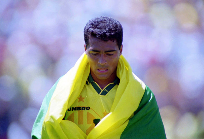 Romário 1994 com a bandeira brasileira
