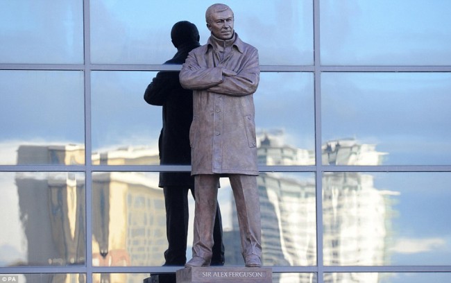 Alex Ferguson foi homenageado com uma estátua no Old Trafford