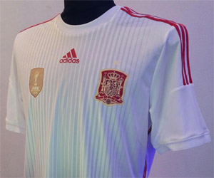 Camisa branca da Espanha para a Copa do Mundo 2014 capa