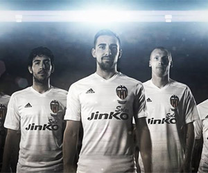 Camisa especial do Valencia Recopa 1979 Adidas capa Camisa especial do Valencia Recopa 1979 Adidas capa