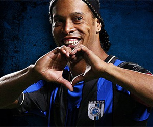Camisas do Queretaro, clube mexicano de Ronaldinho Gaúcho capa