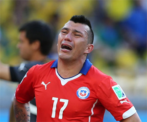 Jogadores do Chile acusam Puma de fornecer camisa réplica para amistosos capa Jogadores do Chile acusam Puma de fornecer camisa réplica para amistosos capa