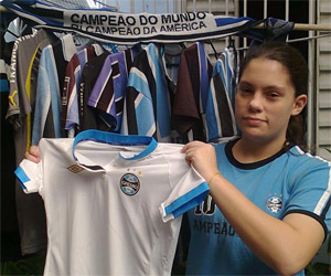 Umbro envia camisa do Grêmio para leitora do Mantos do Futebol Umbro envia camisa do Grêmio para leitora do Mantos do Futebol