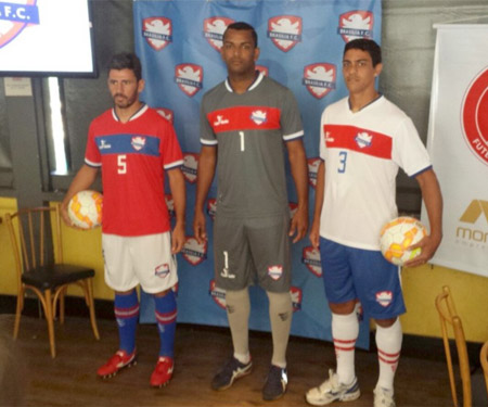 Brasília troca identidade mas desiste após pressão da torcida capa