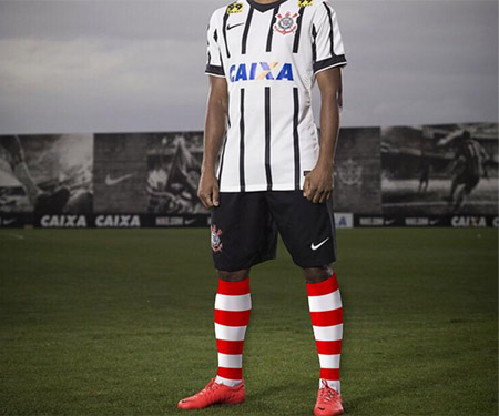 Corinthians usará meião vermelho e branco contra o Cruzeiro capa