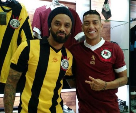 Corinthians lança linha de camisas retrô Corinthians lança linha de camisas retrô
