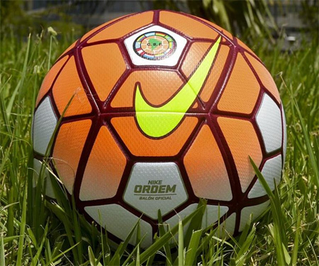 Bola da Copa Libertadores da América 2016 Nike capa