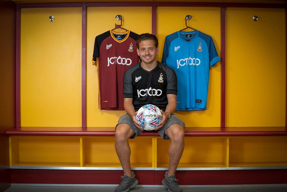 Camisas do Bradford City 2018-2019 Avec (1) Camisas do Bradford City 2018-2019 Avec