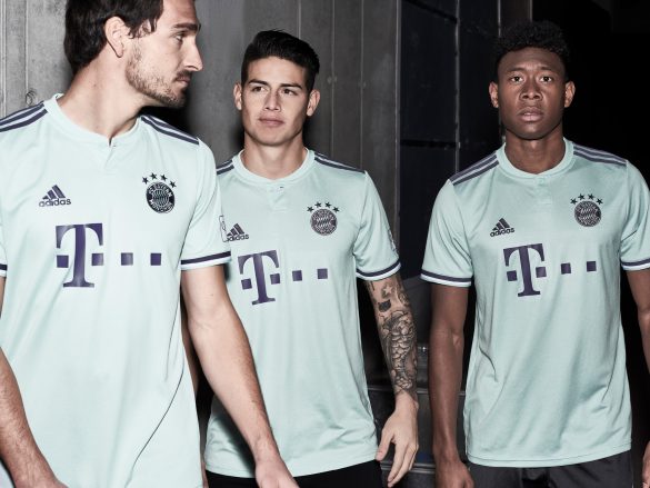 Camisa reserva do Bayern de Munique 2018-2019 Adidas