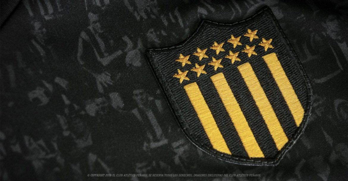 Camisa Campeón del Siglo do Peñarol 2018 PUMA abre