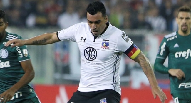 Capitão do Colo-Colo, Paredes atua com faixa especial no braço