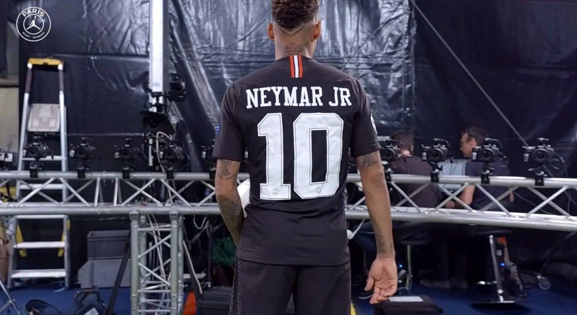 Nova camisa três do PSG traz numeração inspirada no Chicago Bulls de Jordan