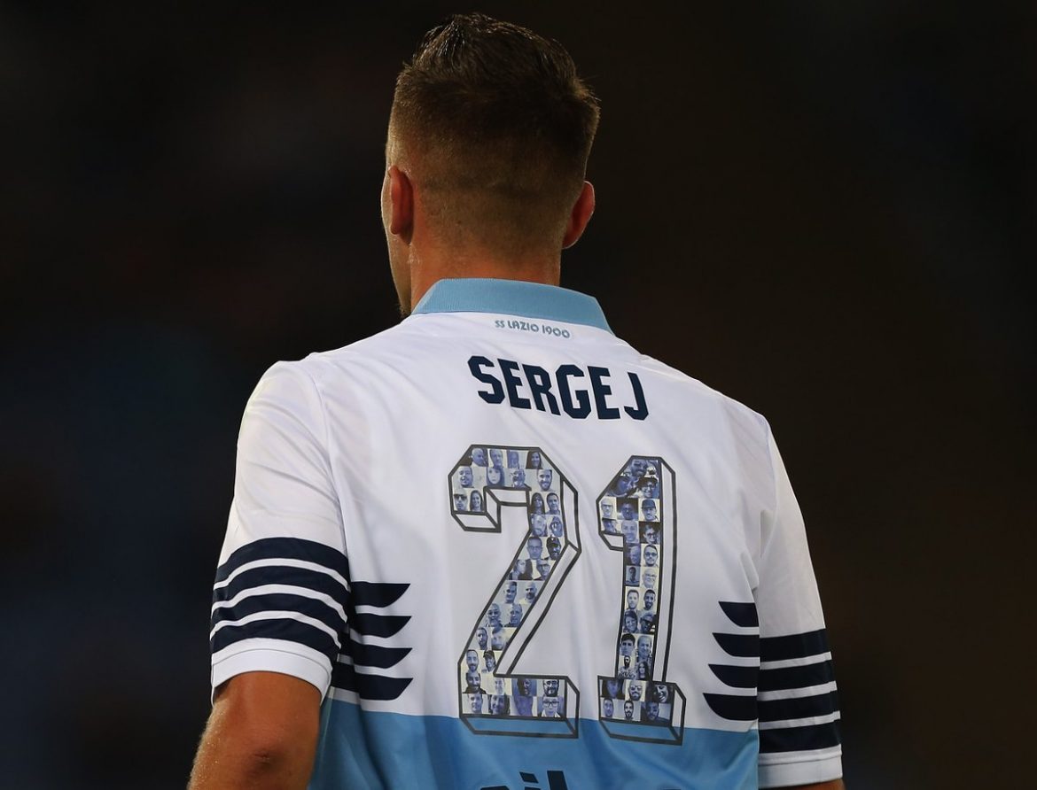 Lazio atua com numeração feita com fotos de torcedores na camisa