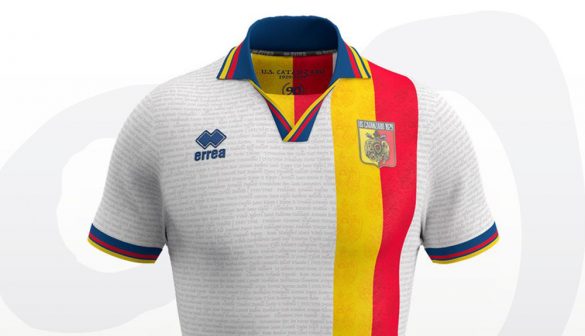 Camisa dos 90 anos do US Catanzaro 2019 Erreà abre