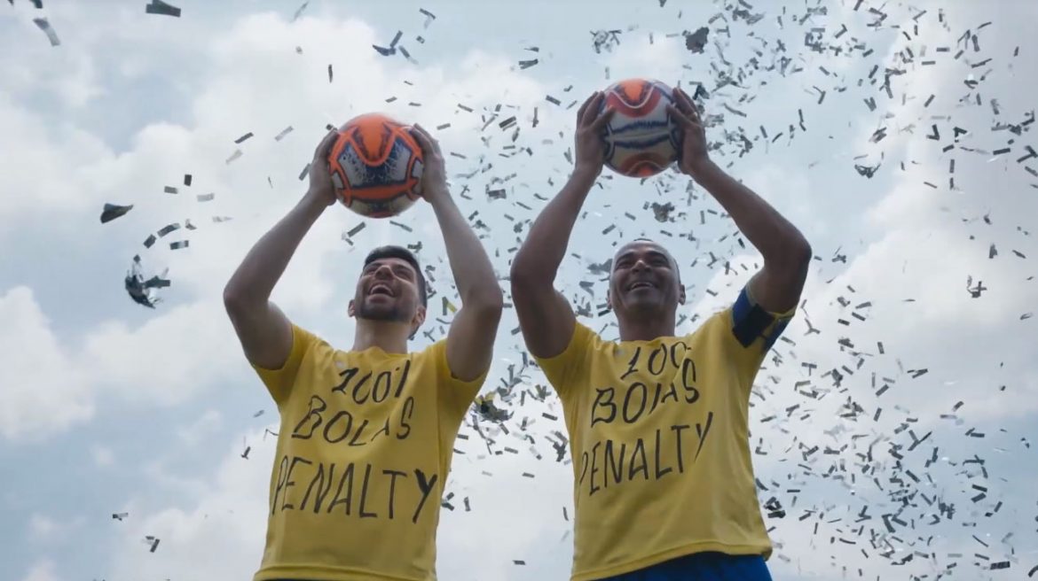 Bola é Penalty Cafu