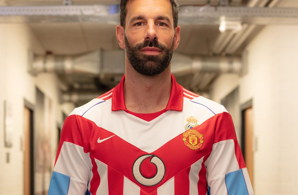 Van Nistelrooy ganha camisa mashup com times que defendeu na carreira abre