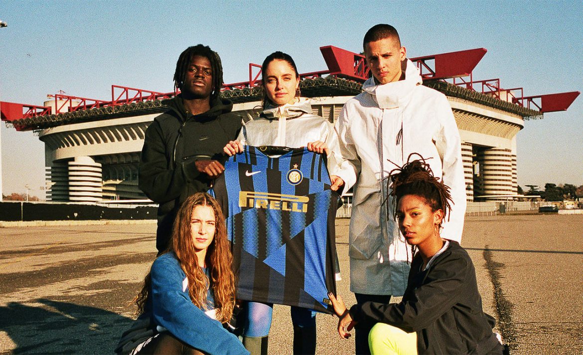 Camisa mashup Inter de Milão 1998-2018-19 abre