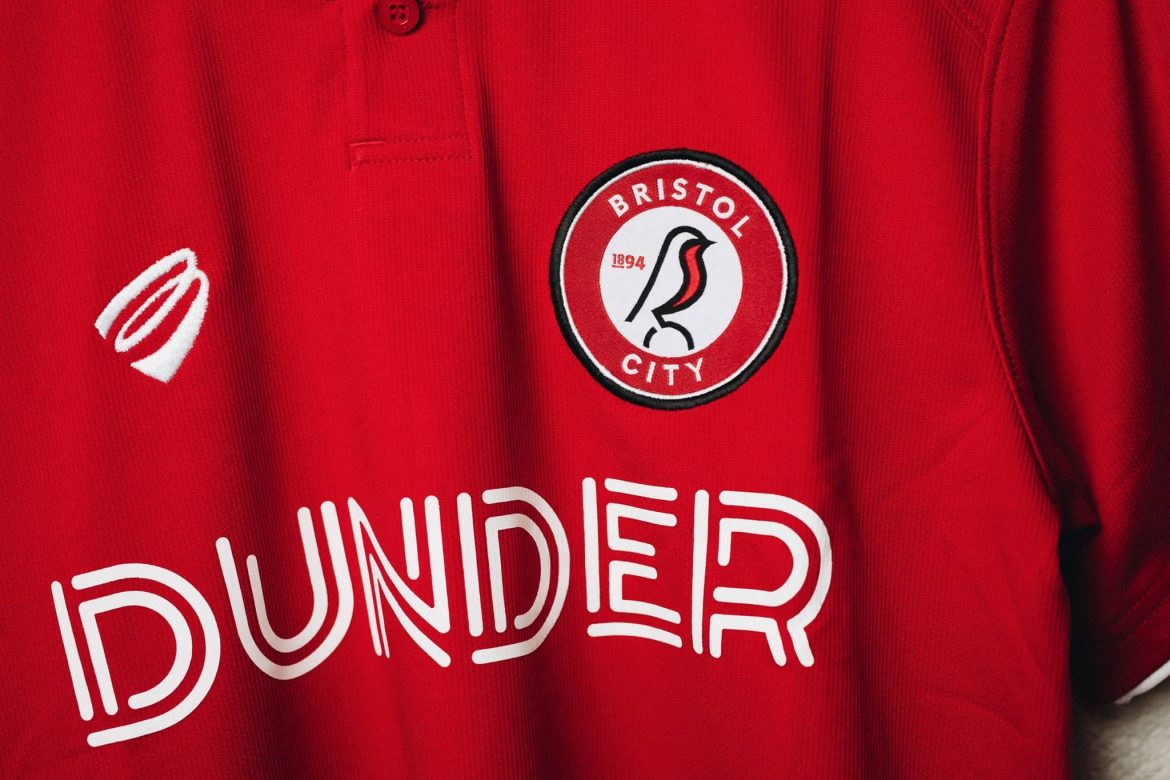 Bristol City apresenta novo escudo com a volta do robin