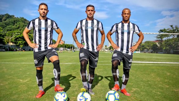 Camisa listrada do Santos FC 2019 Umbro