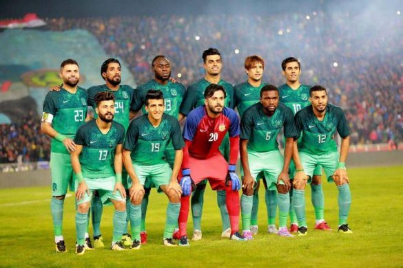 Time iraquiano copia camisa do Tottenham em seu uniforme