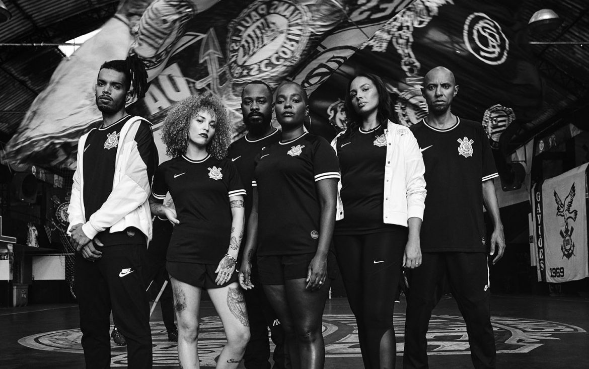 Camisa reserva do Corinthians 2019-2020 Nike Gaviões da Fiel abre