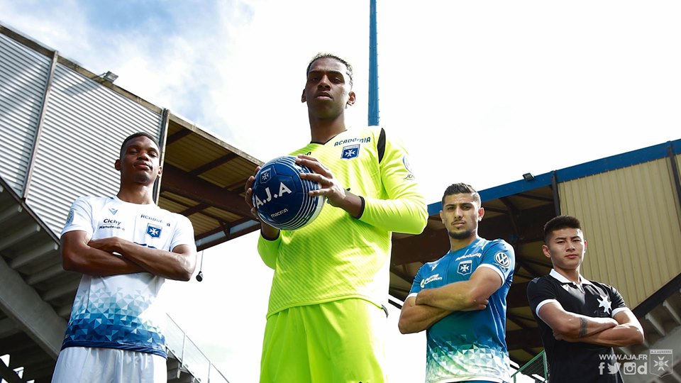 Camisas do AJ Auxerre 2019-2020 Macron (2) Camisas do AJ Auxerre 2019-2020 Macron