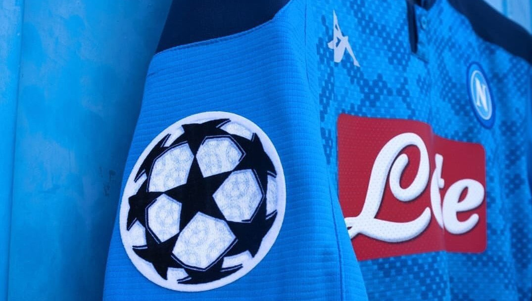 Camisa do Napoli para a Champions League 2019-2020 Kappa abre