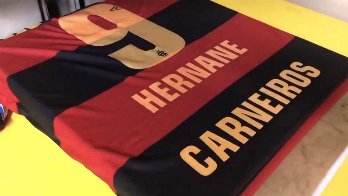 Sport estampa nomes de praias atingidas por óleo nas camisas