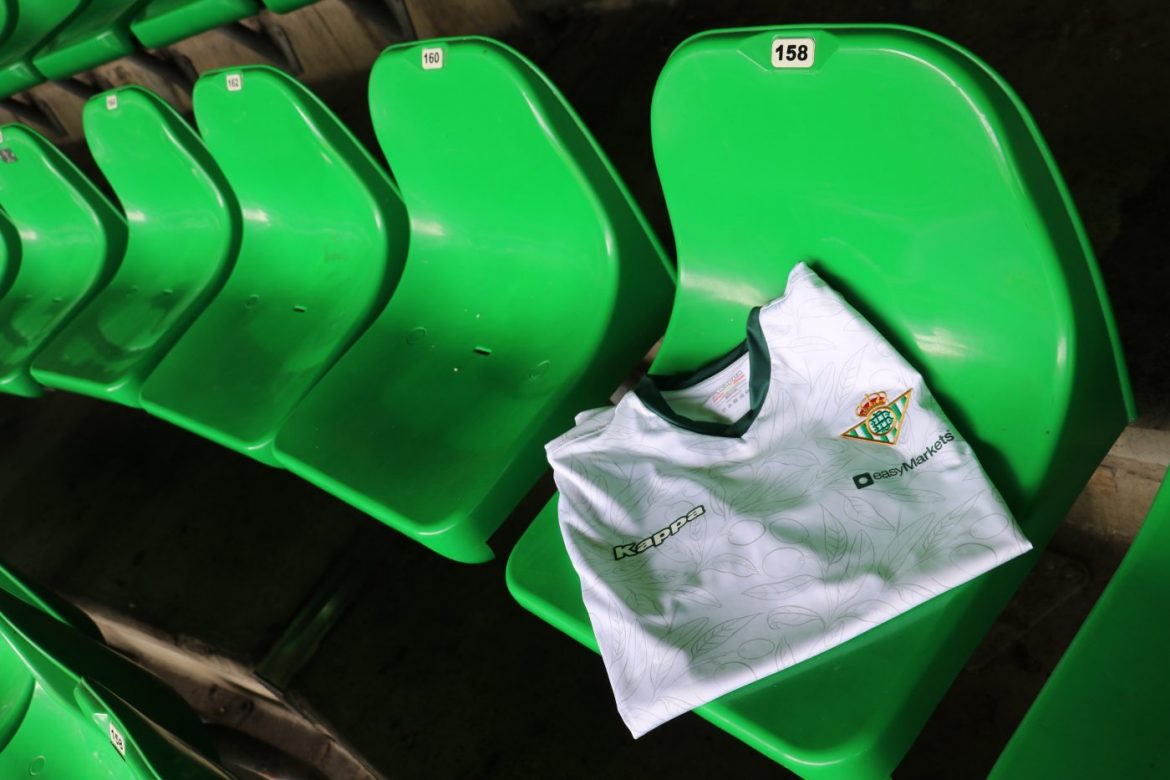 Betis homenageia a Andaluzia em camisa de treino