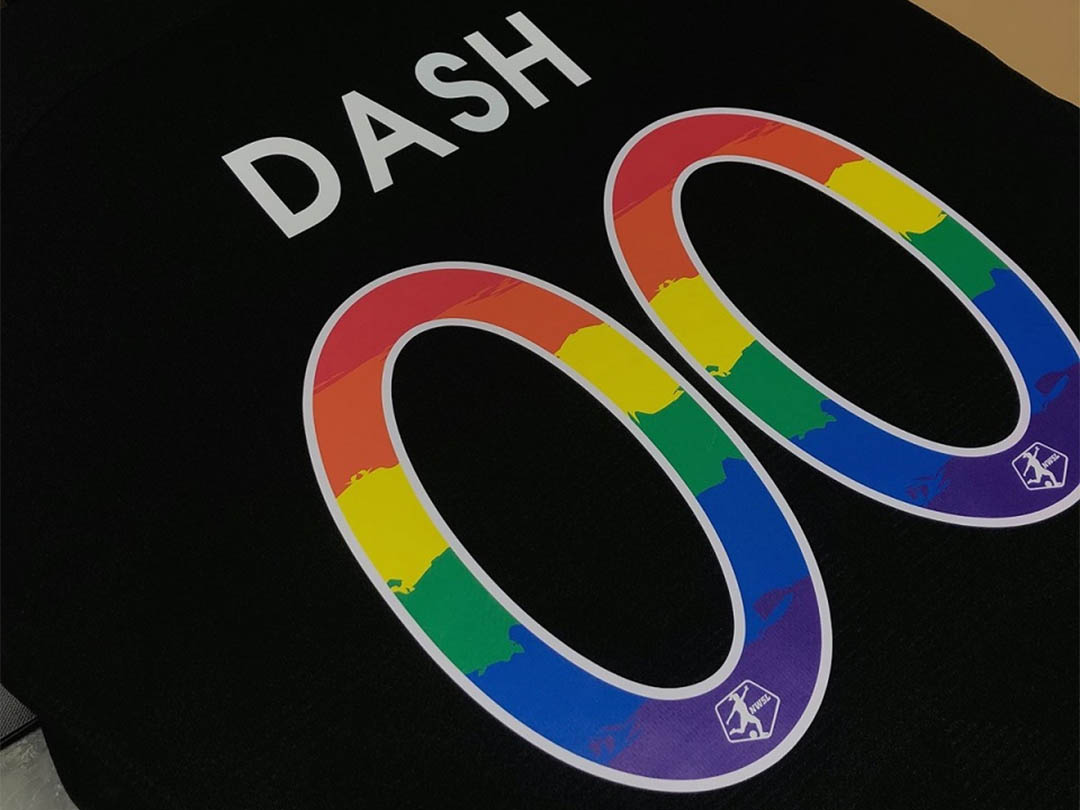 Pride Houston Dash lança camisa de treino em apoio à diversidade