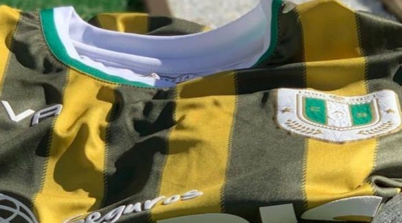 Camisa de 125 anos do CA Banfield 2021 Givova