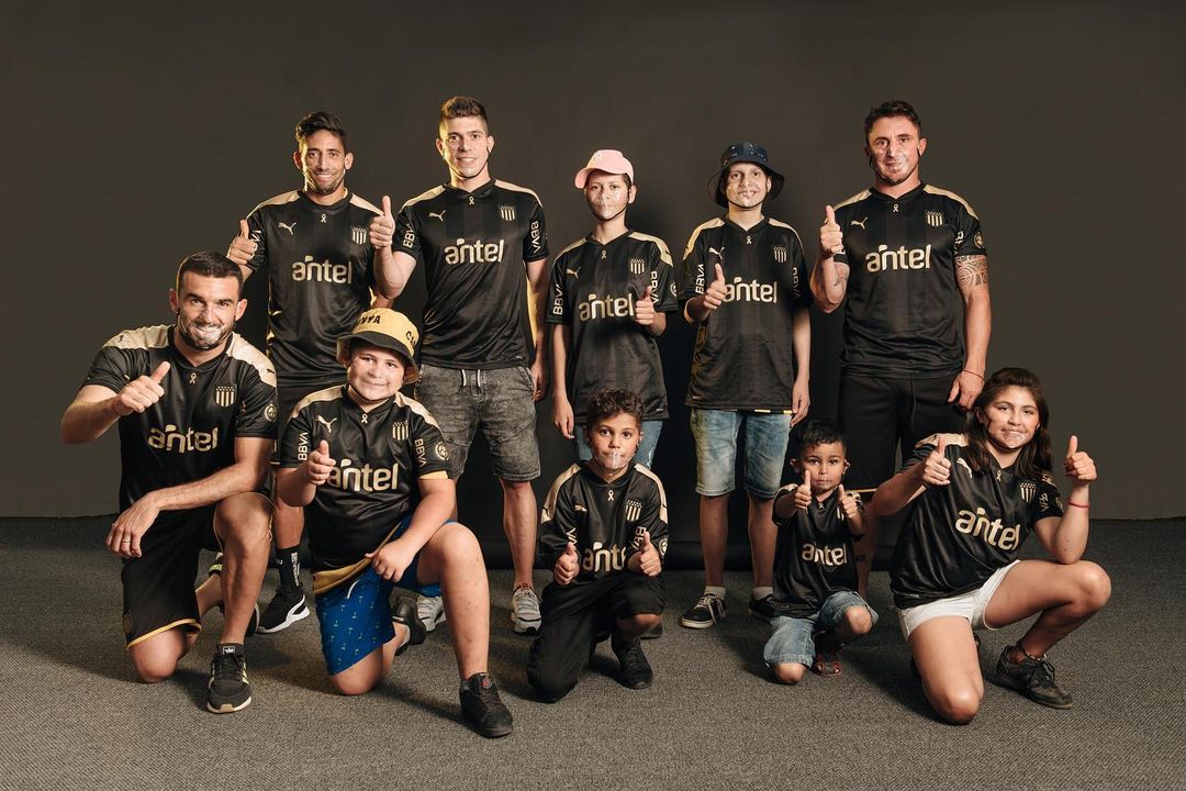 Peñarol lança camisa em combate ao câncer infantil (1) Peñarol lança camisa em combate ao câncer infantil