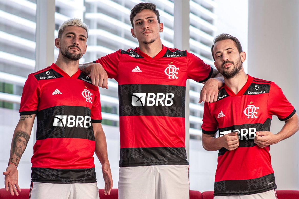 Regulamentação deve popularizar casas de apostas em camisas de times brasileiros