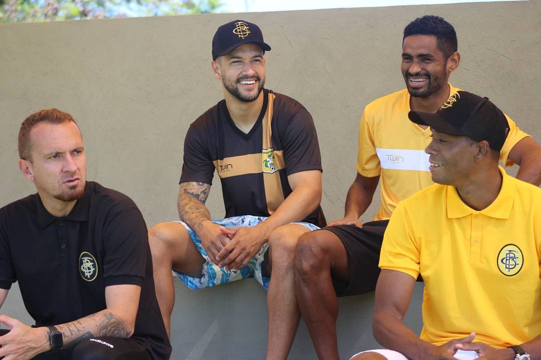 Brasiliense lança linha de camisas populares