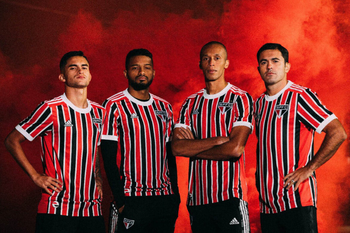 Camisa listrada do São Paulo FC 2021-2022 Adidas