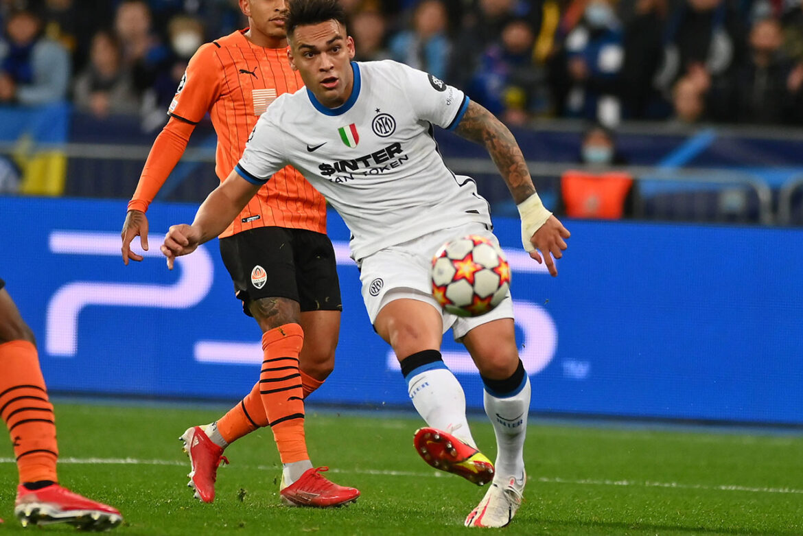 Inter de Milão retira serpente de camisa 2 na Champions League Inter de Milão retira serpente de camisa 2 na Champions League