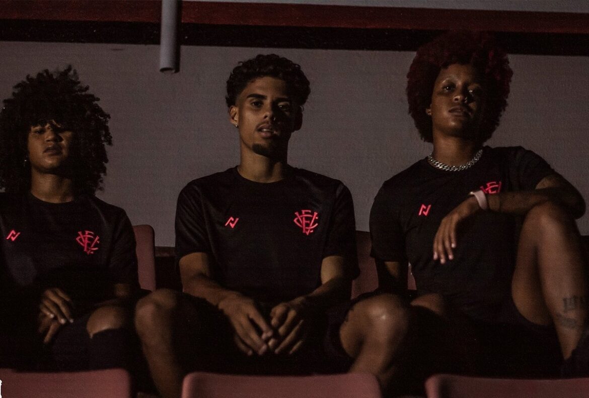 Camisa Outubro Rosa do Vitória EC 2021 é revelada pela Nego