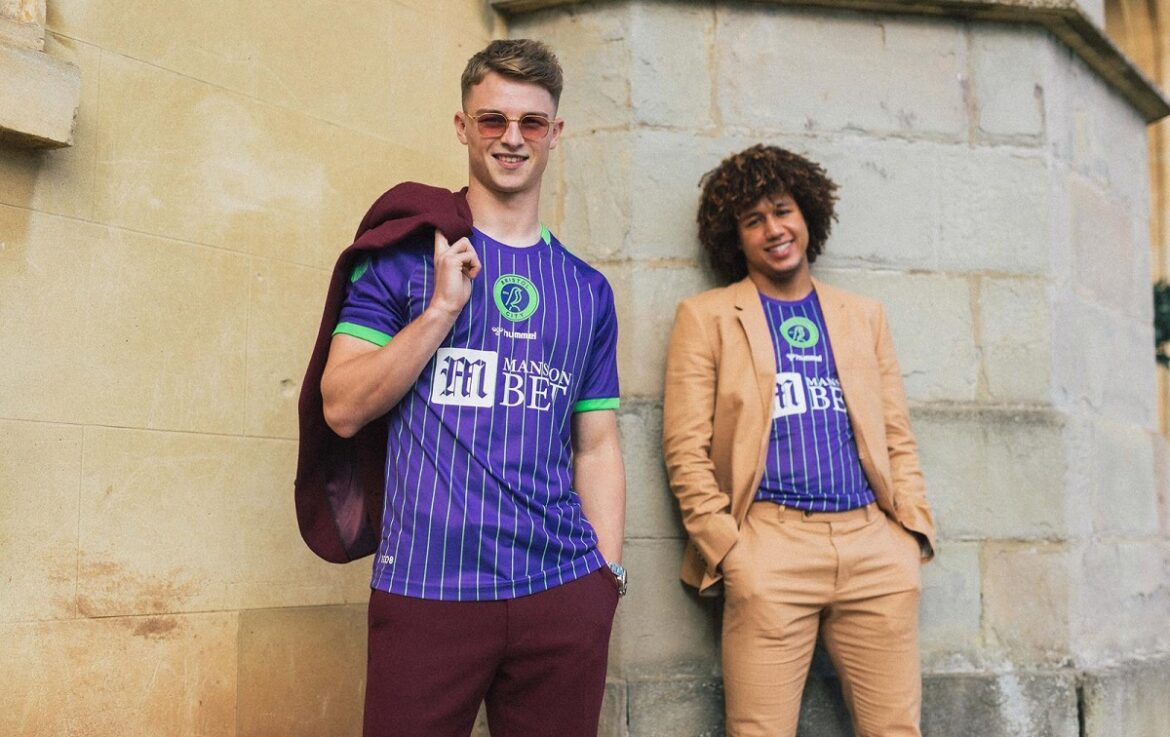 Terceira camisa do Bristol City 2021-2022 é revelada pela Hummel