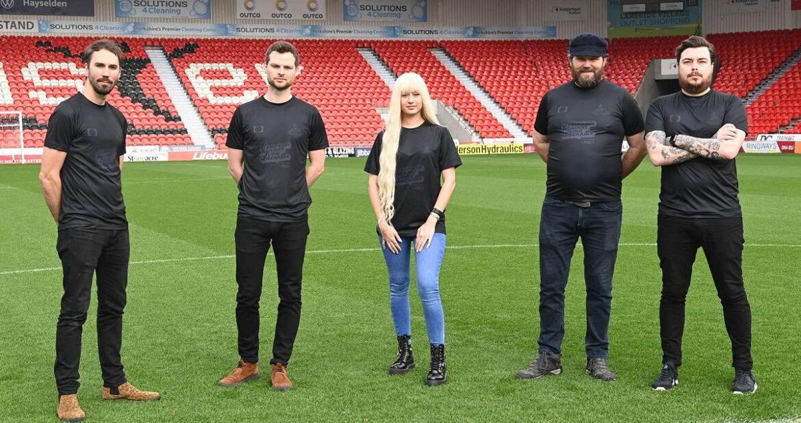 Terceira camisa do Doncaster Rovers 2021-2022 é revelada pela Elite Pro Sports