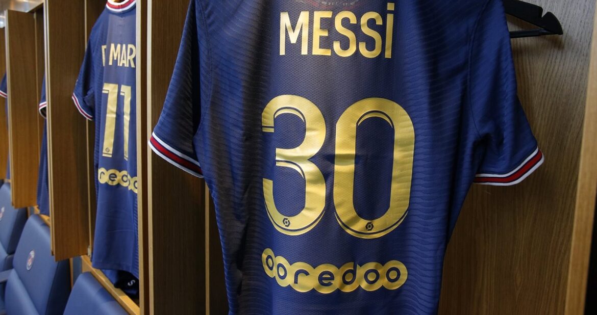 PSG usa fontes douradas em homenagem a Messi (1) PSG usa fontes douradas em homenagem a Messi (1)