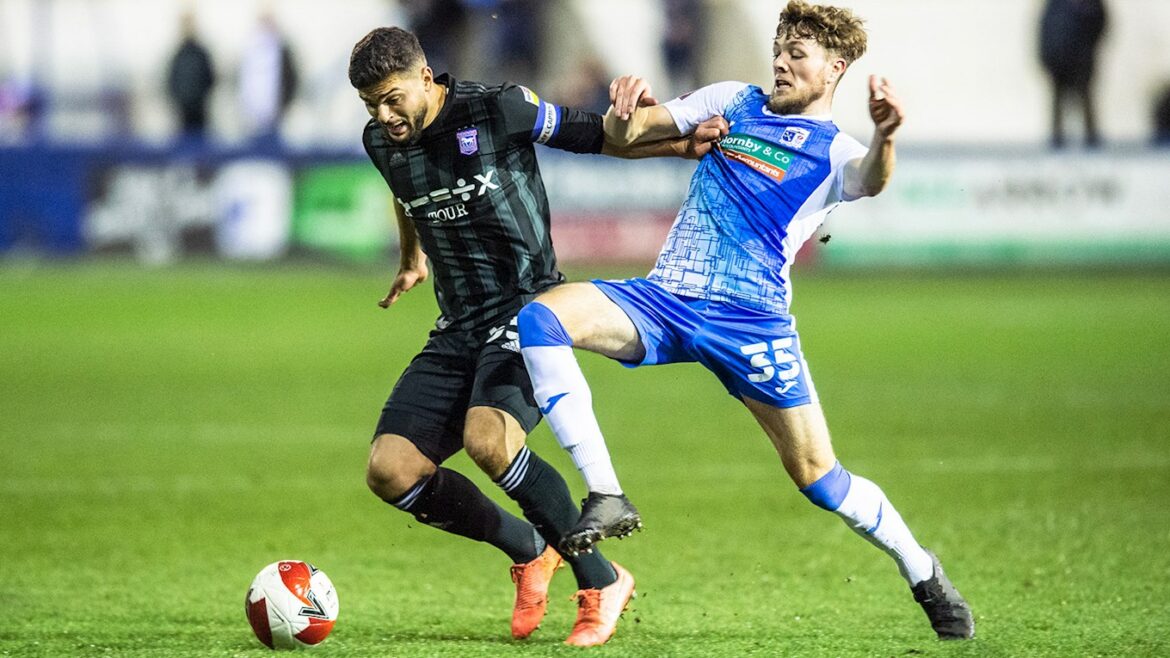 Terceira camisa do Ipswich Town 2021-2022 é revelada pela Adidas