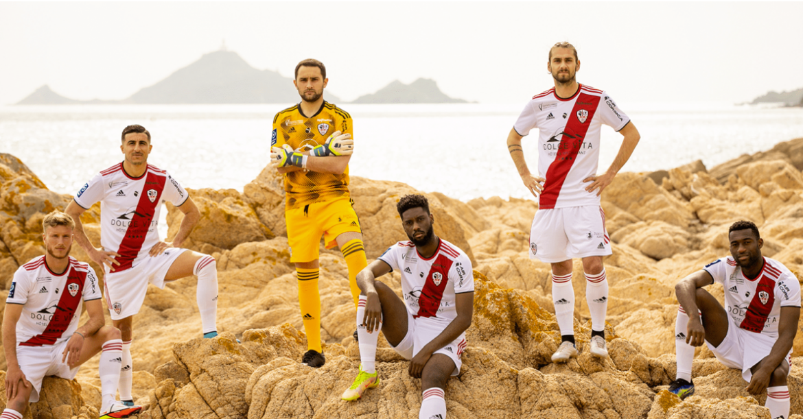 AC Ajaccio lança camisa pelos 20 anos do título da Ligue 2