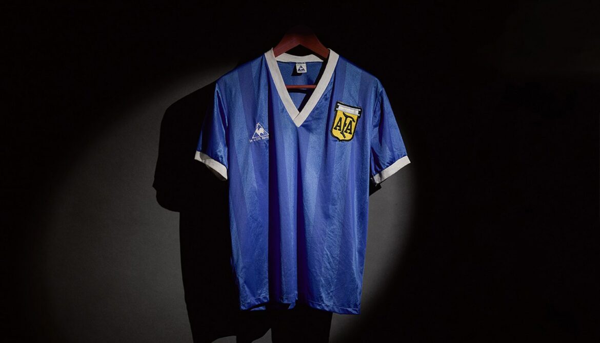 Camisa da Mão de Deus de Maradona será leiloada