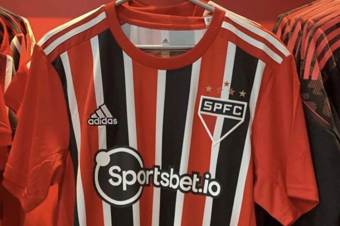 Camisa listrada do São Paulo 2022-2023 tem imagem vazada 1 Camisa listrada do São Paulo 2022-2023 tem imagem vazada