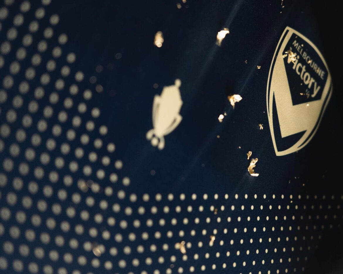 camisa-comemorativa-ffa-cup-melbourne-victory-2022-macron-a