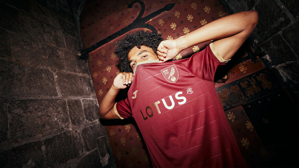 Camisa reserva do Norwich City 2022-2023 JOMA