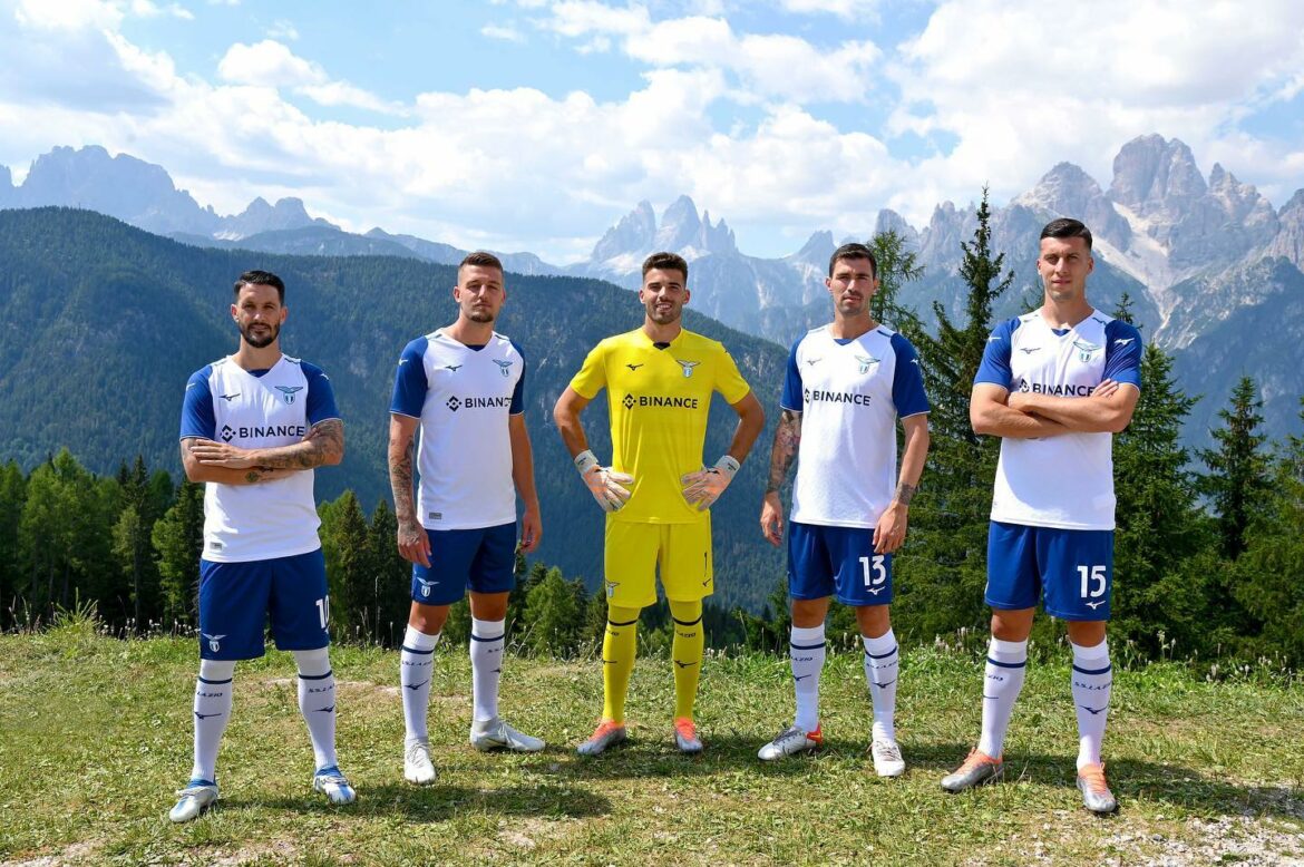 Terceira camisa da Lazio 2022-2023 Mizuno a Terceira camisa da Lazio 2022-2023 Mizuno a