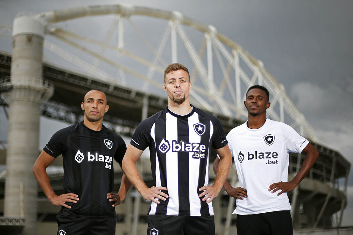 Botafogo lança loja e quatro novas camisas para 2022 Botafogo lança loja e quatro novas camisas para 2022