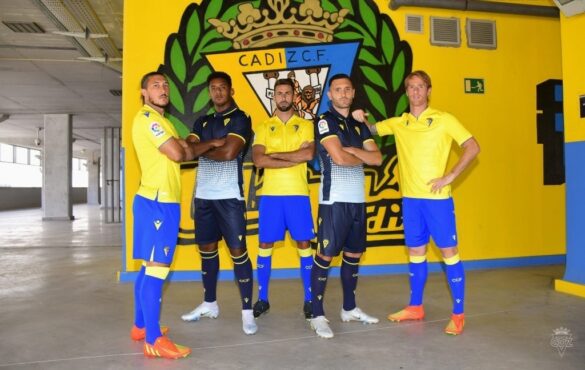 Camisas do Cádiz CF 2022-2023 são lançadas pela Macron