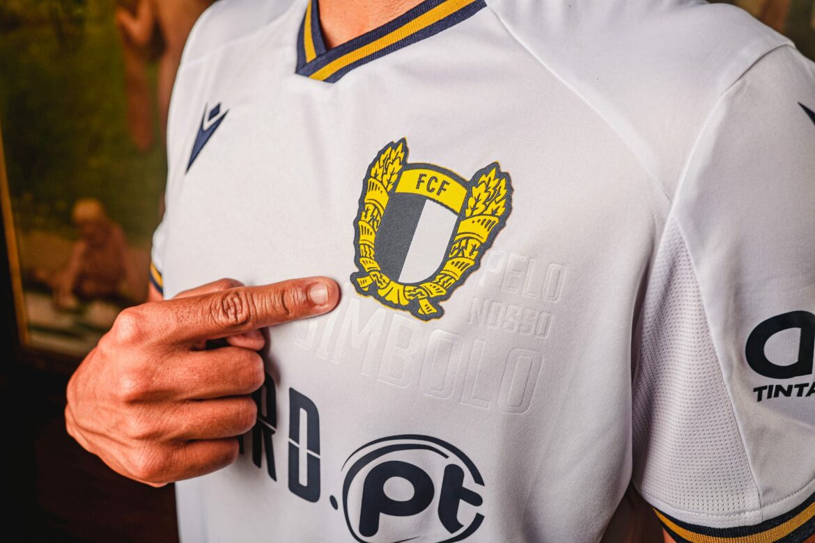 Camisas do Famalicão 2022-2023 Macron a